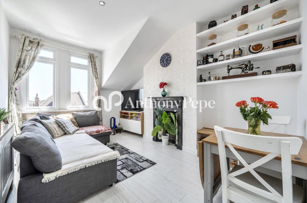 Main image of property: Park Avenue, Palmers Green, London, N13