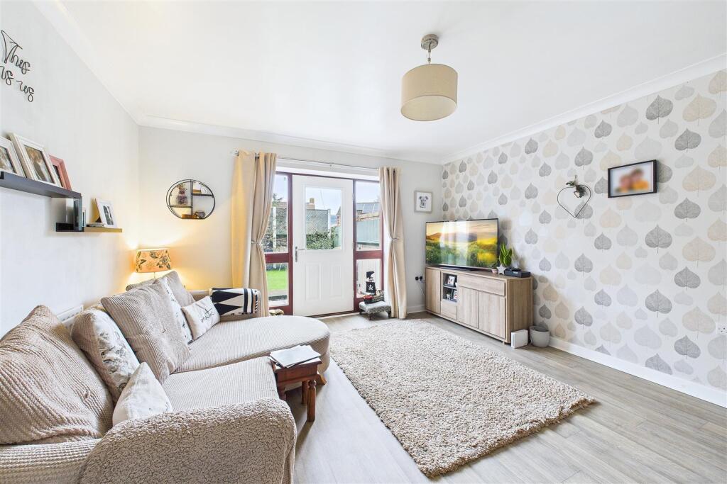 Modern townhouse in central Clevedon photo 2