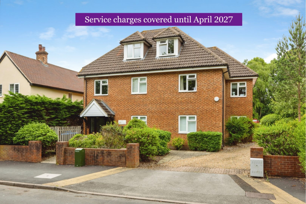Main image of property: 108 Broadway, Woking, GU21