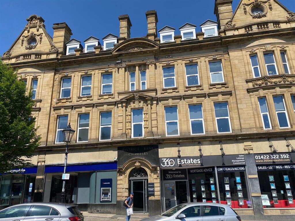 Apartment in Calderdale, Woolshops, West Yorkshire - More