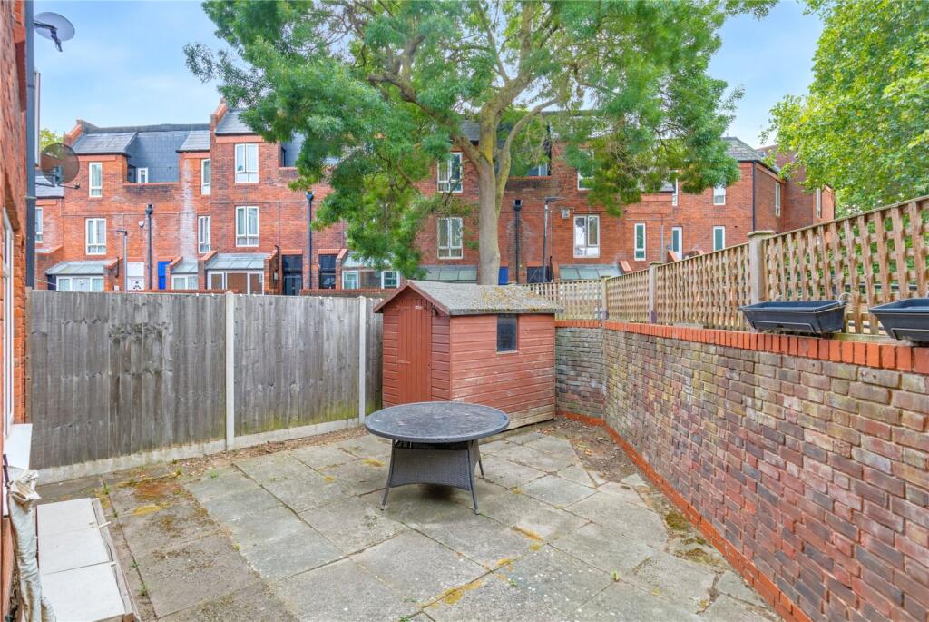 House in London, Bowlands Road Estate, Clapham - More