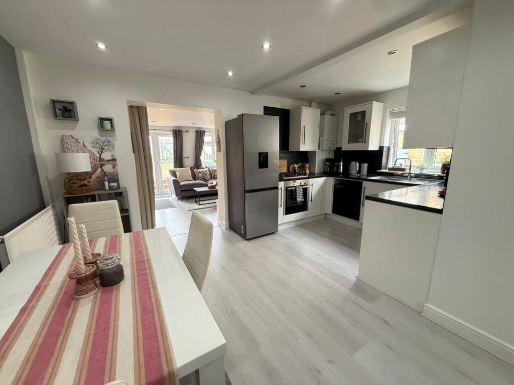 The Willows, Little Harrowden, Wellingborough photo 4