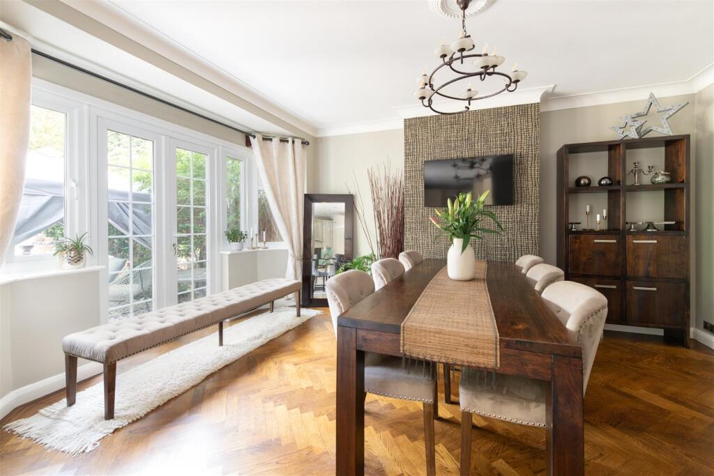 House in London, Brunswick Park - View 4
