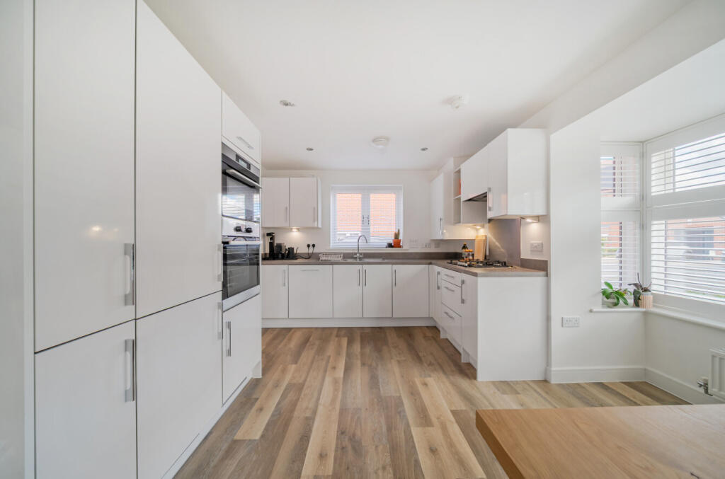 House in Guildford, Worplesdon - View 4