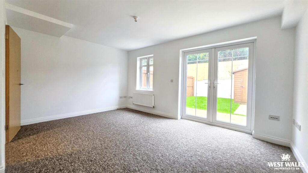 House in Swansea, Johnston - View 3