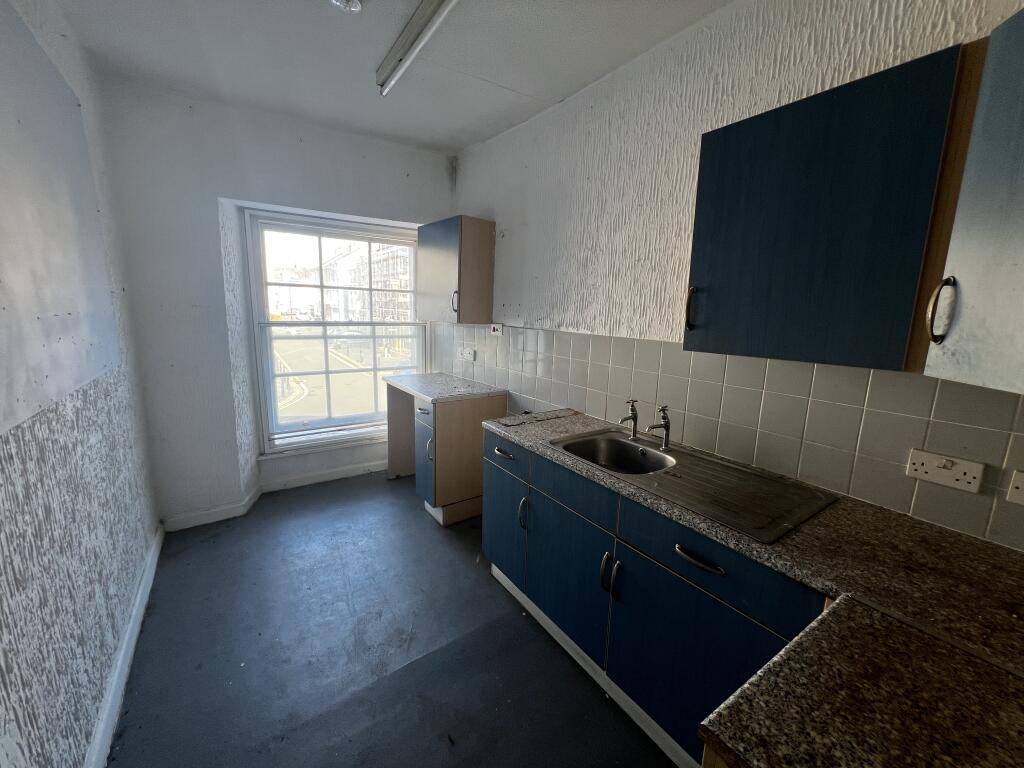 Apartment in Plymouth, Stonehouse - View 4