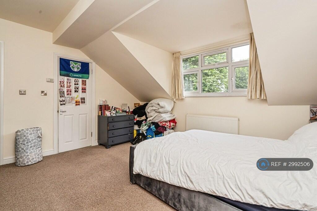 Apartment in Guildford - More