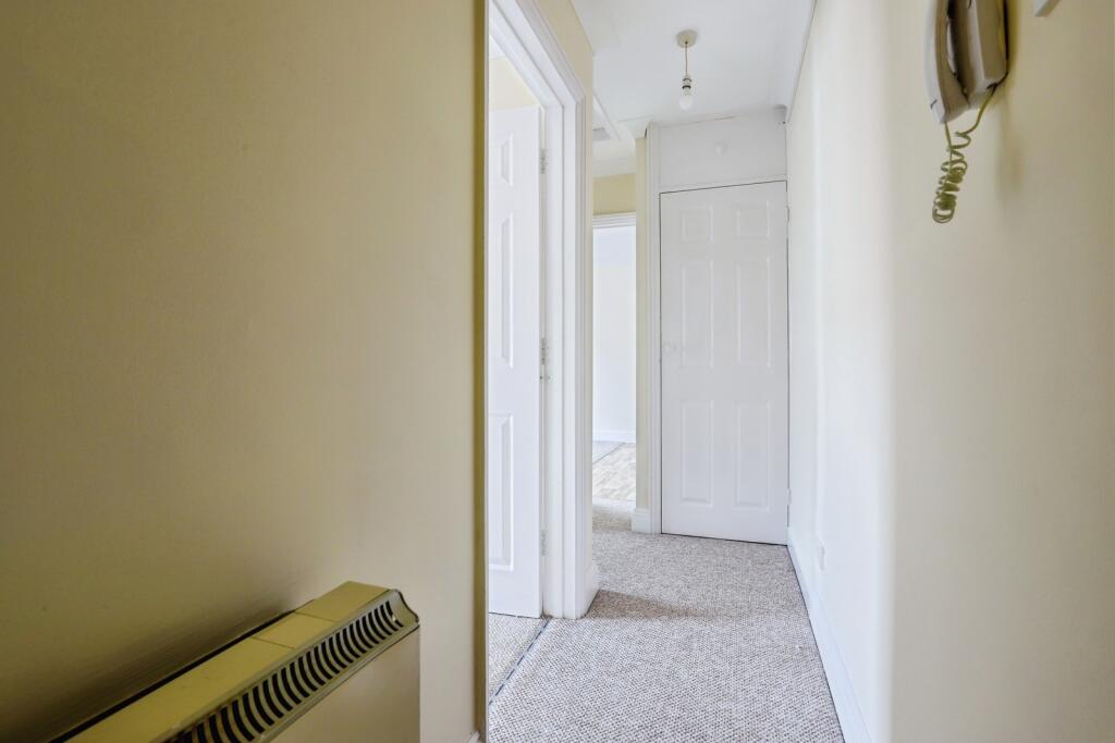 Apartment in Rochester, Kent - More