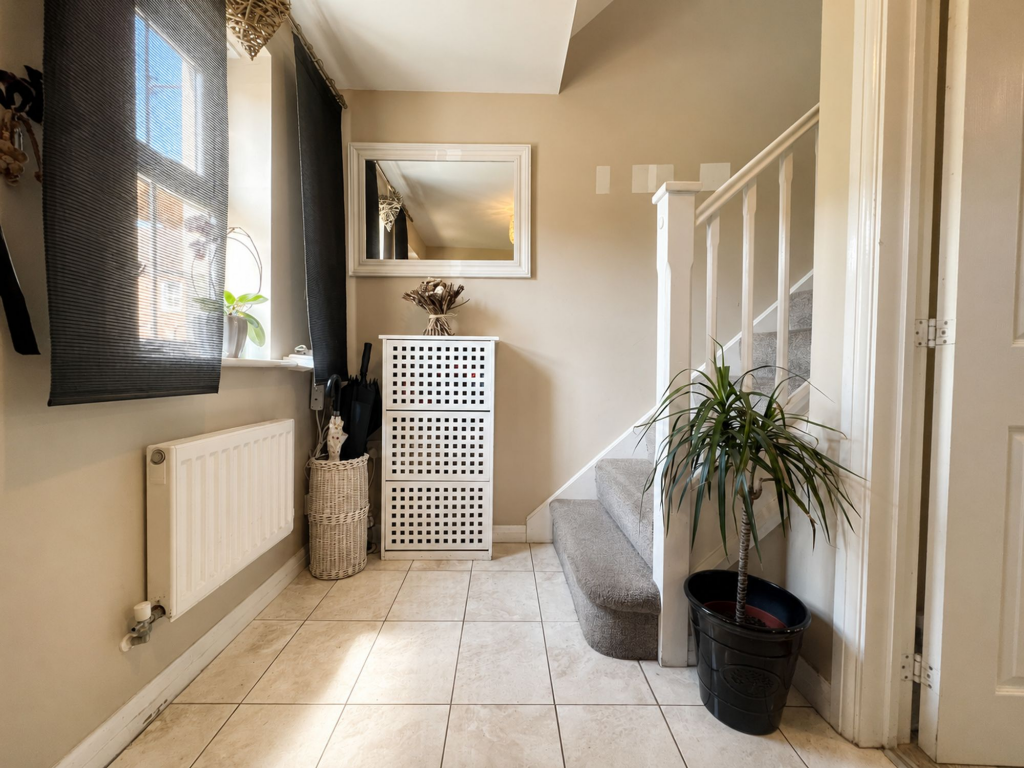House in Gloucester - View 5