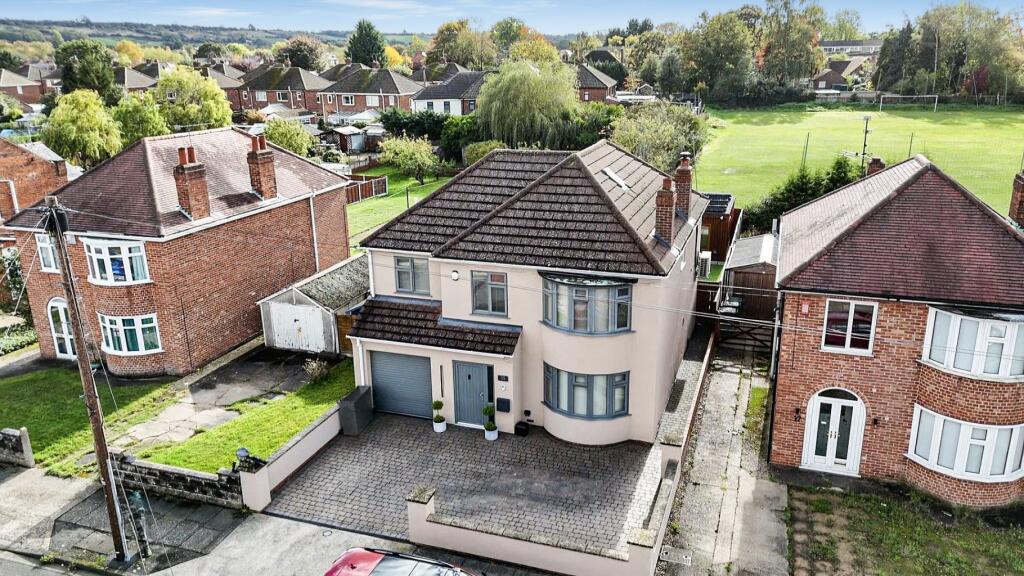5-bed detached on Lincoln, Lincolnshire, LN6, £400,000