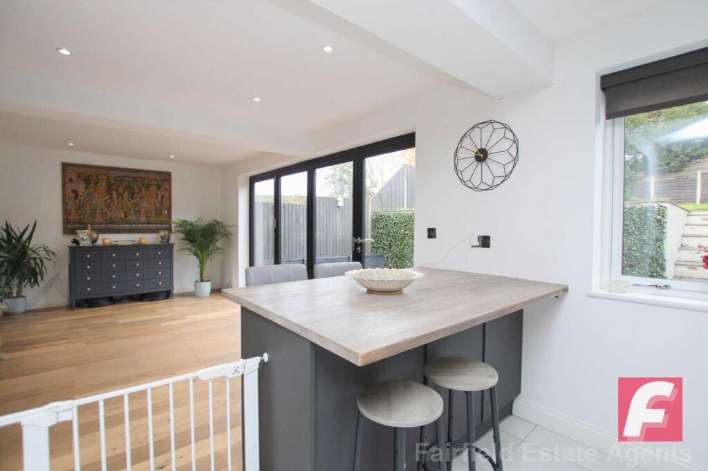 Park Avenue, Bushey, WD23 photo 4