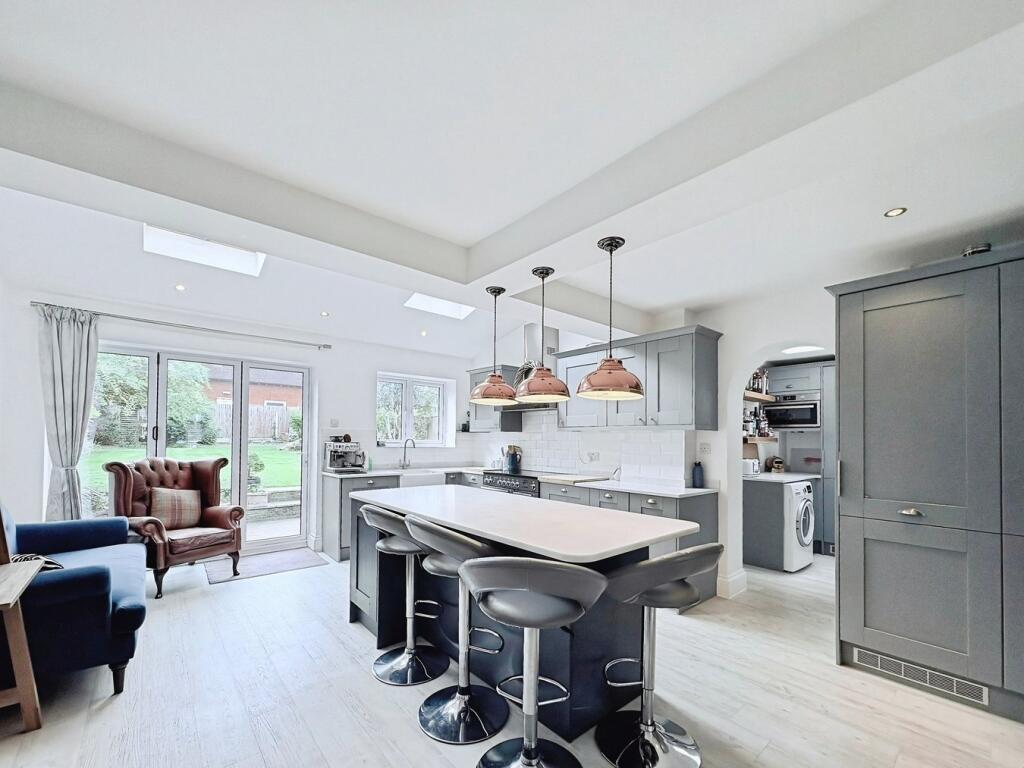 House in Chelmsford, Great Baddow - More