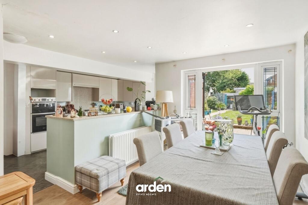 Maple Road, Rednal, B45 photo 4