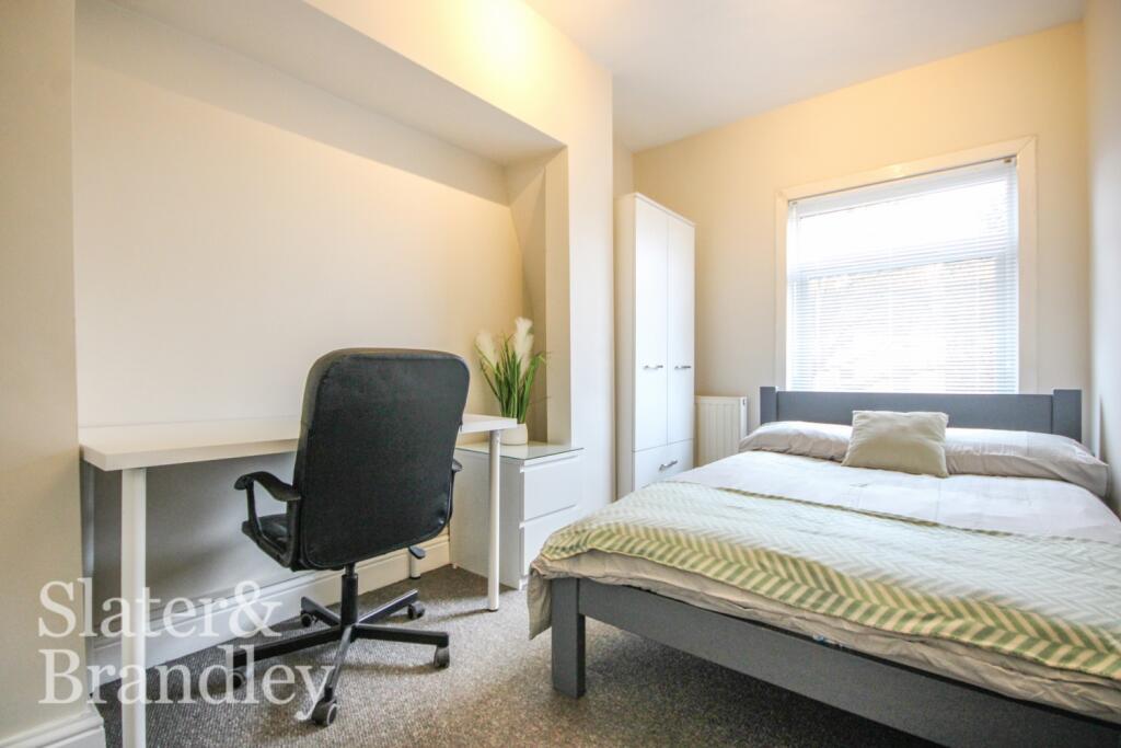 Main image of property: 215a Mansfield Road, Nottingham, NG1