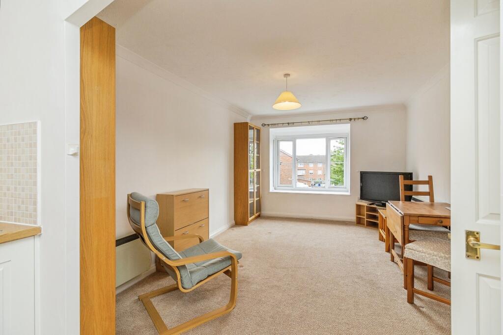 Apartment in Hemel Hempstead - View 5