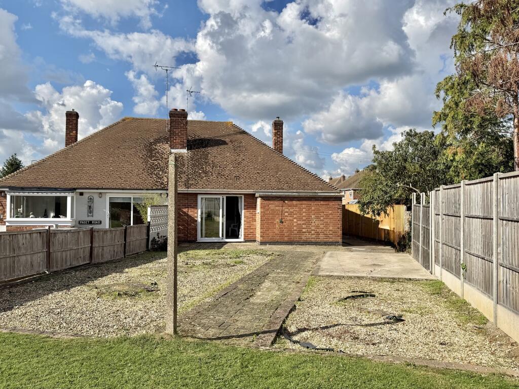 Midhurst Avenue, Leicester, Leicestershire. LE3 2PQ photo 2