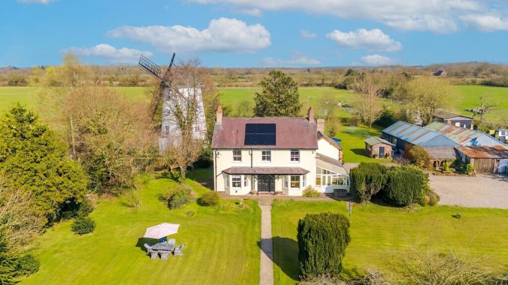 Main image of property: Parkgate Road, Woodbank, CH1