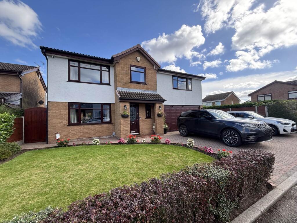 Main image of property: 2 Elderwood, Chadderton, Oldham, OL9 9TP