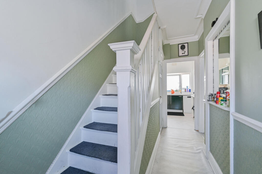 House in London - View 5