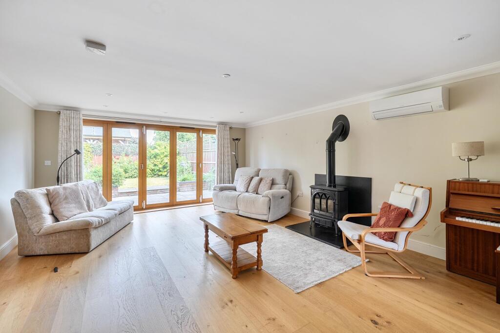 House in Southampton - More