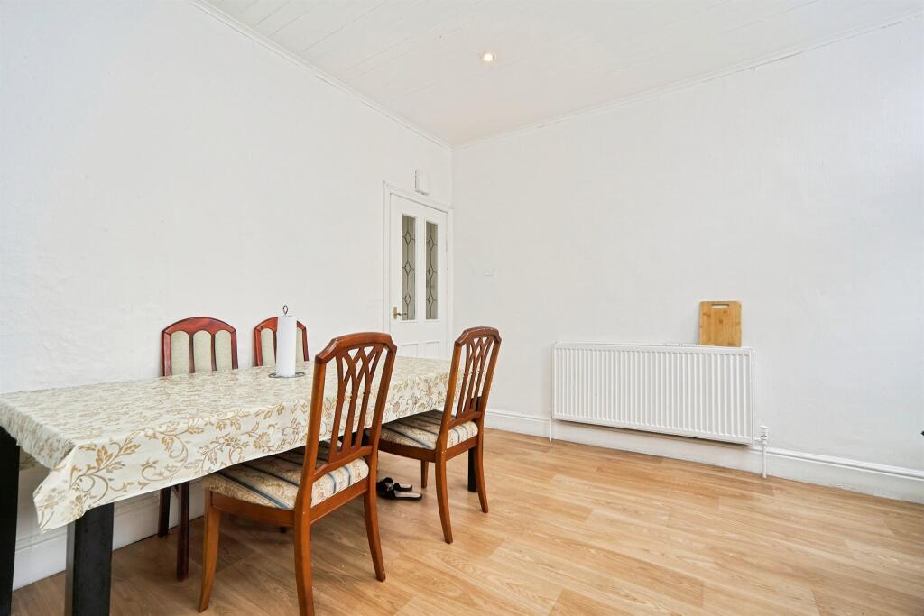 House in Leeds, West Yorkshire - View 5