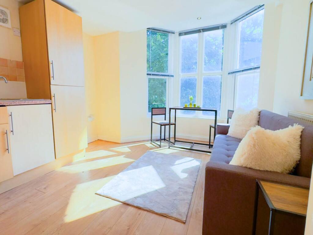 Apartment in Cardiff, Tredegarville, Roath - View 5