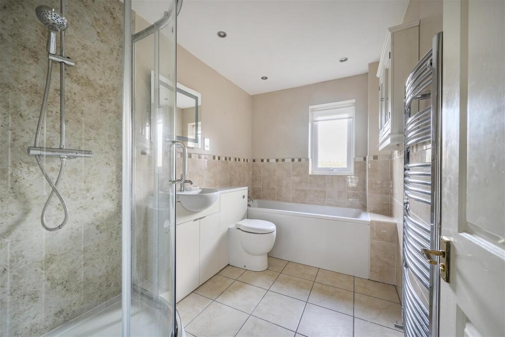 Cedar Close, Worton, Devizes photo 5