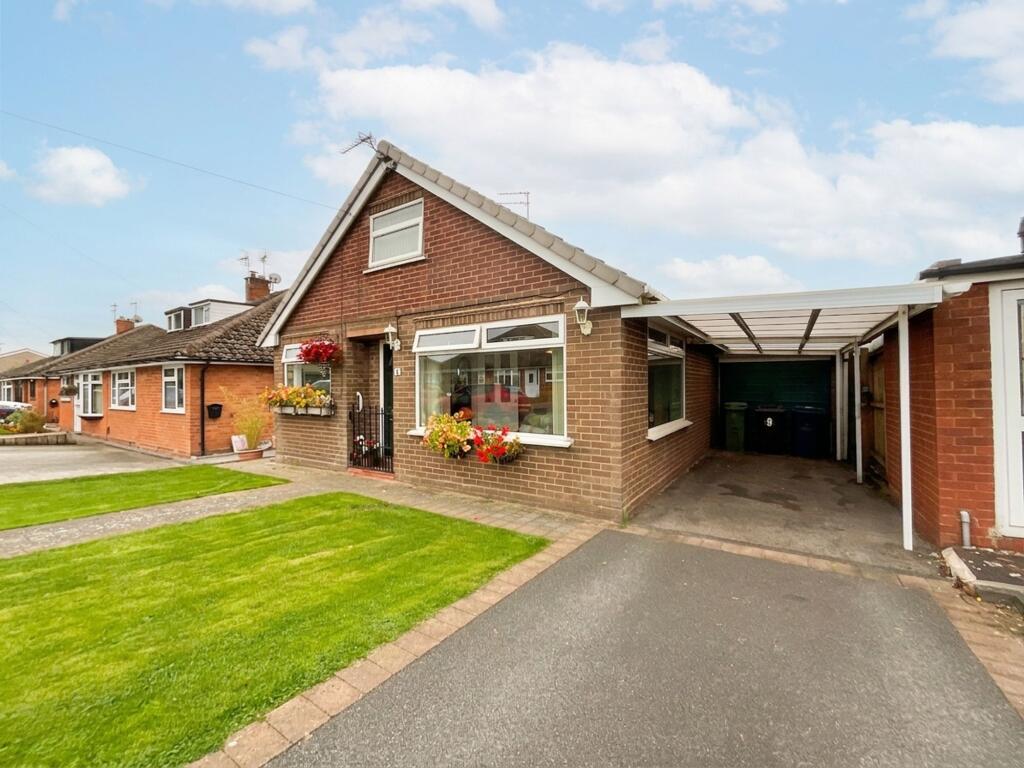 3-bed detached on Shelmore Close, Stafford, ST16, £275,000