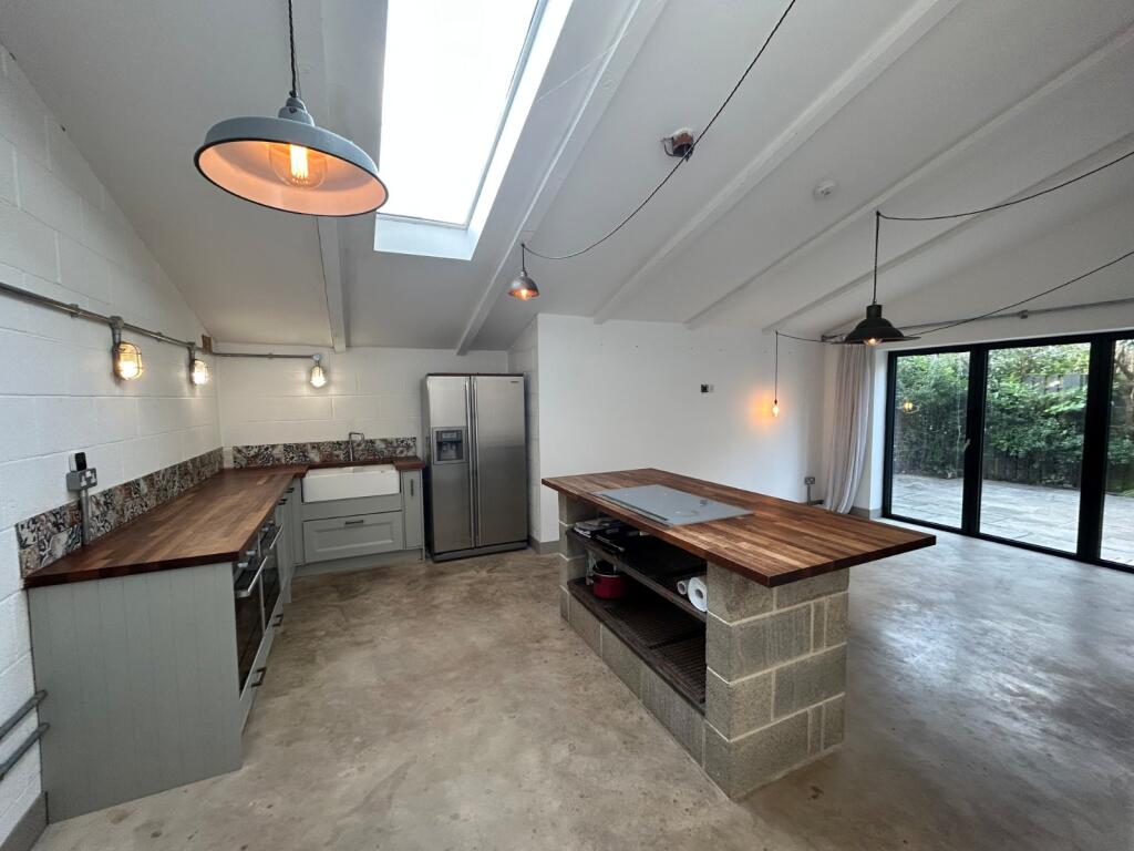 Additional image 3 of Whitcliffe Rd, Cleckheaton, BD19