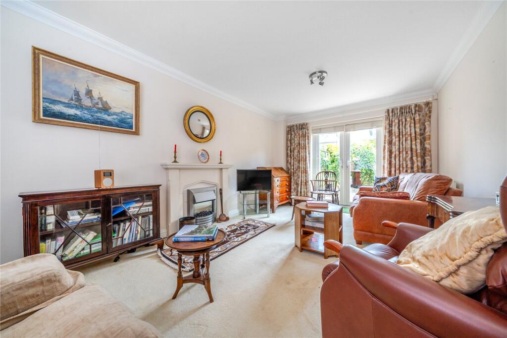 Corsbie Close, Bury St. Edmunds, Suffolk, IP33 photo 2