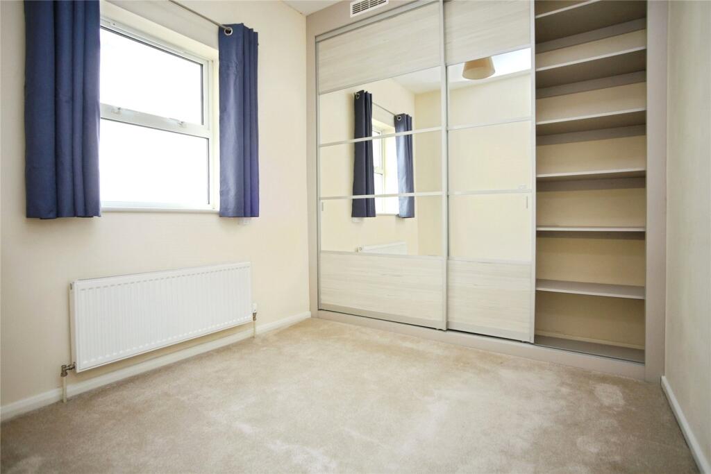 Apartment in Gloucester - View 4