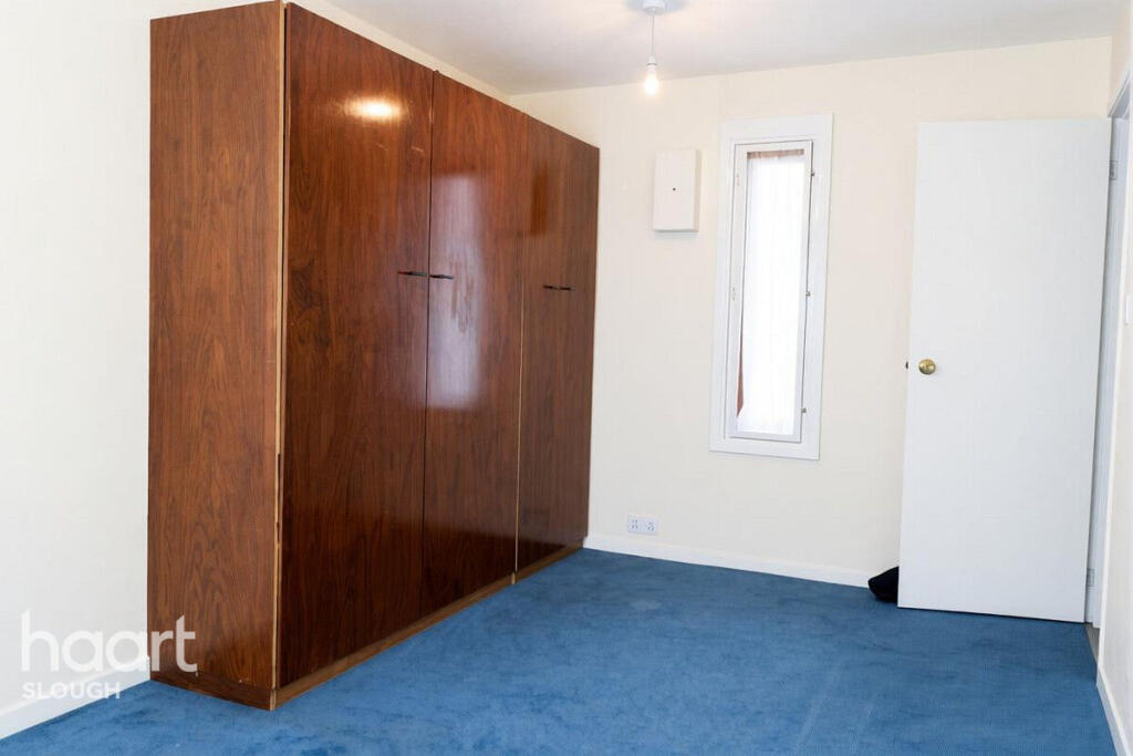 Apartment in Slough - View 5