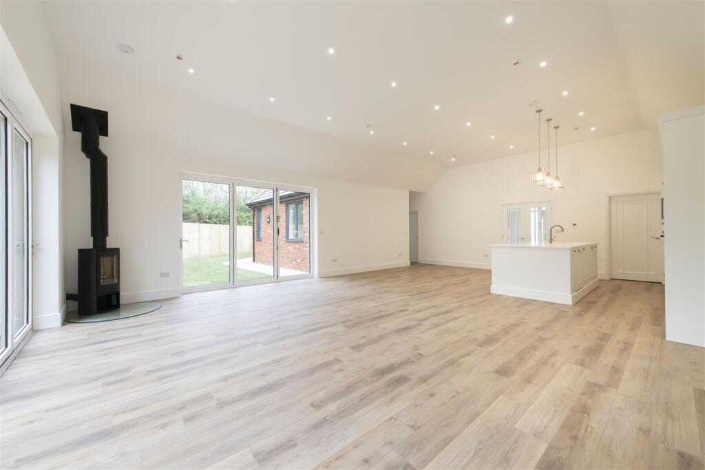 House in Burton Latimer - View 2