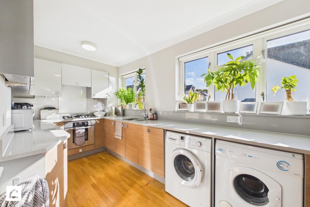 Apartment in Reigate and Banstead, Surrey - View 5
