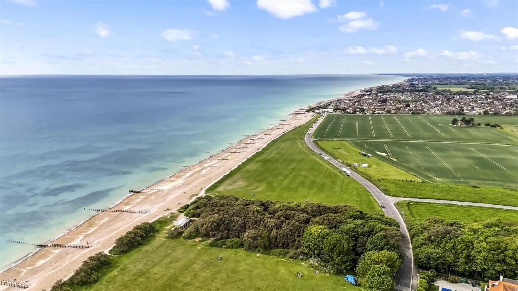 Marine Drive, Goring, Worthing photo 4