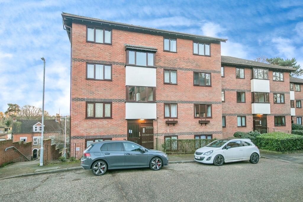 Main image of property: Oakstead Close, Ipswich