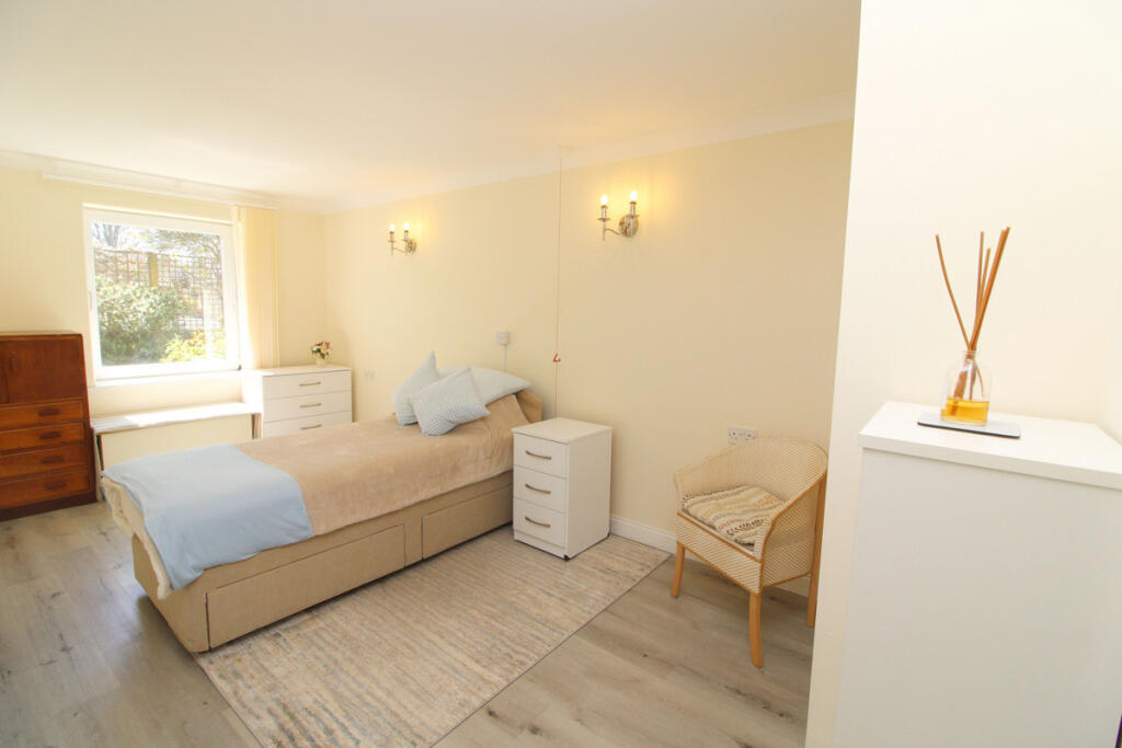 Apartment in Hove, Brighton and Hove - View 6