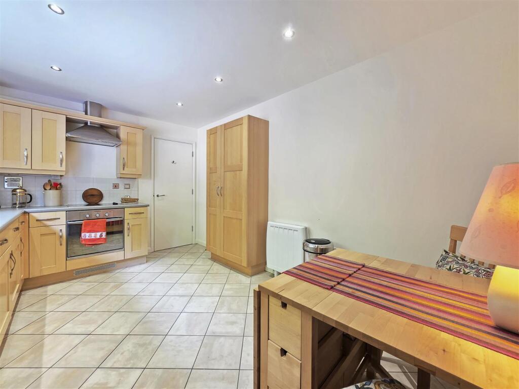 Apartment in Nottingham - More
