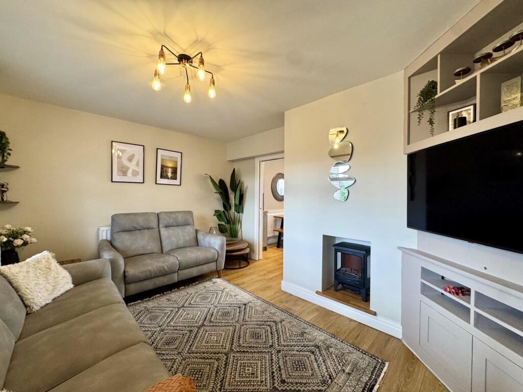 House in Merthyr Tydfil, Gurnos - View 2