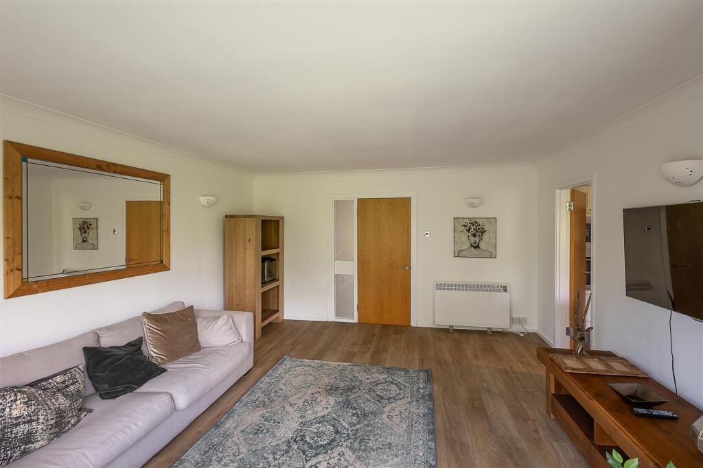 Dulerton Court, Adderstone Crescent, Jesmond, Newcastle upon Tyne photo 3