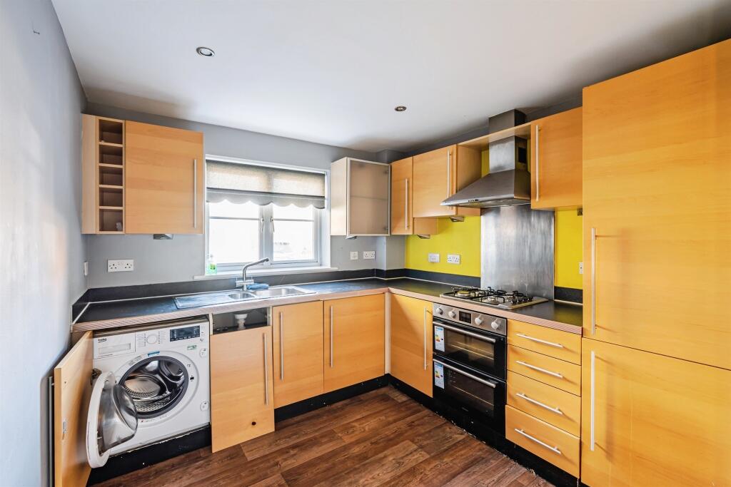 Apartment in Eastbourne, East Sussex - View 5