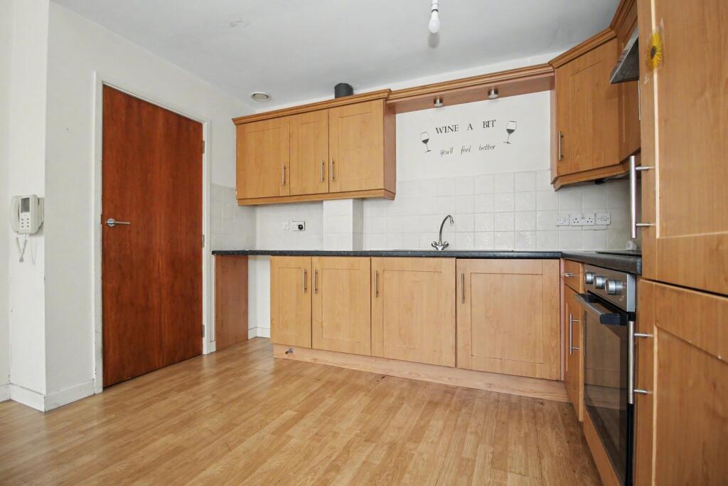 Apartment in Bradford - View 5