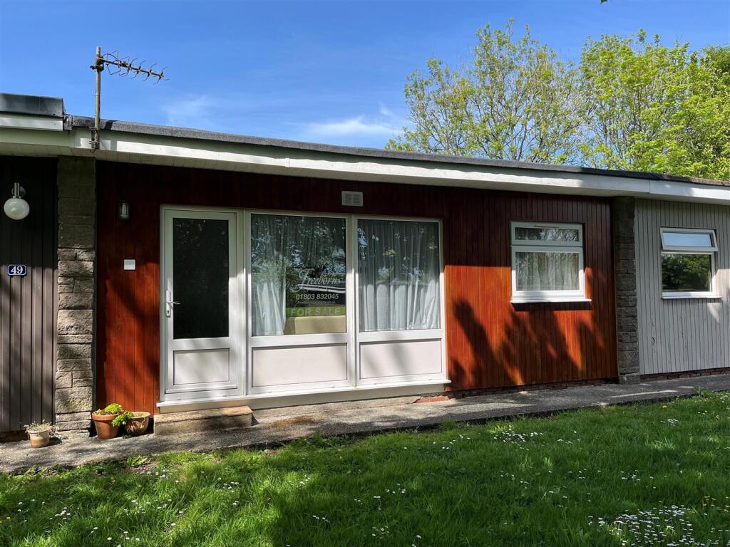 2-bed house on Holiday Chalet- Norton Park, Dartmouth, £42,500