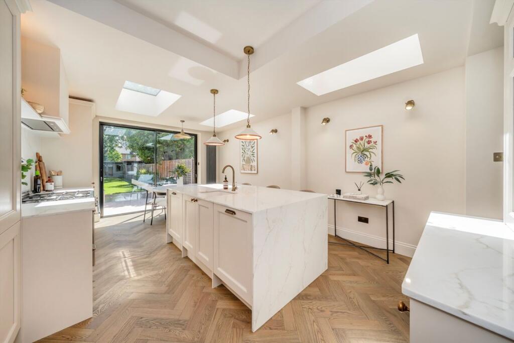 House in Twickenham - View 3
