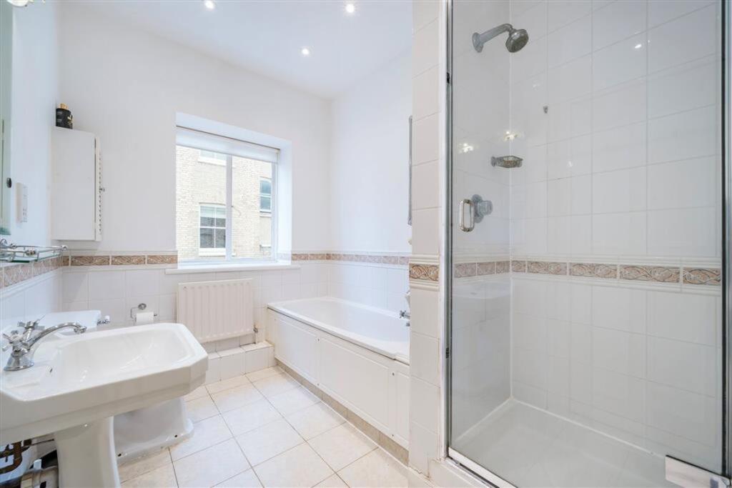 Apartment in London - More