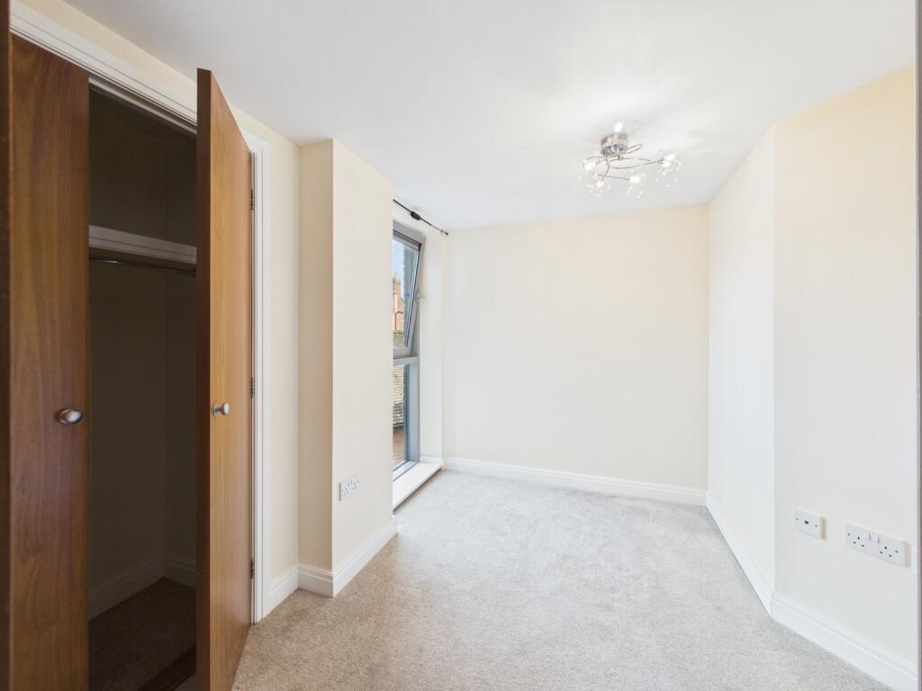 Apartment in Worcester - More
