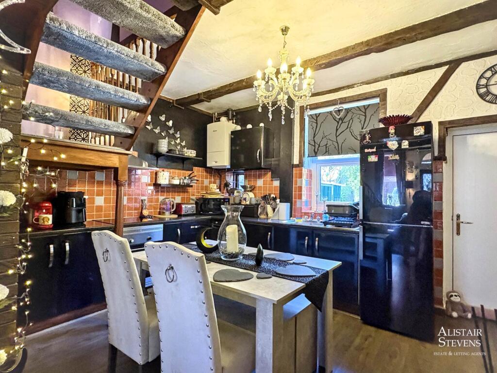 House in Oldham, Greater Manchester - View 5