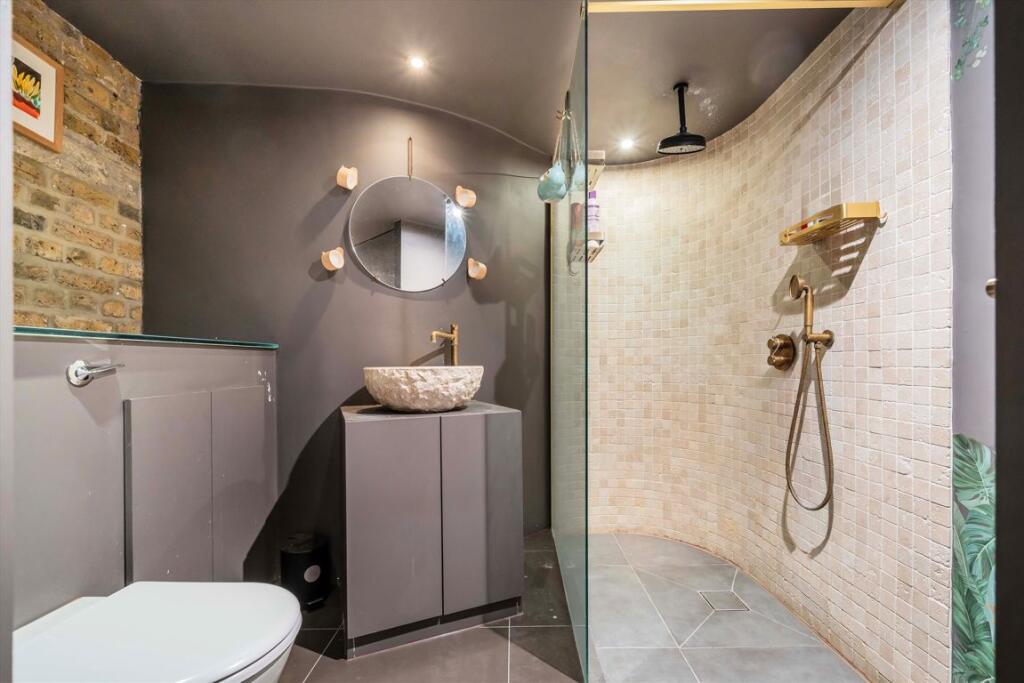 Apartment in London - More