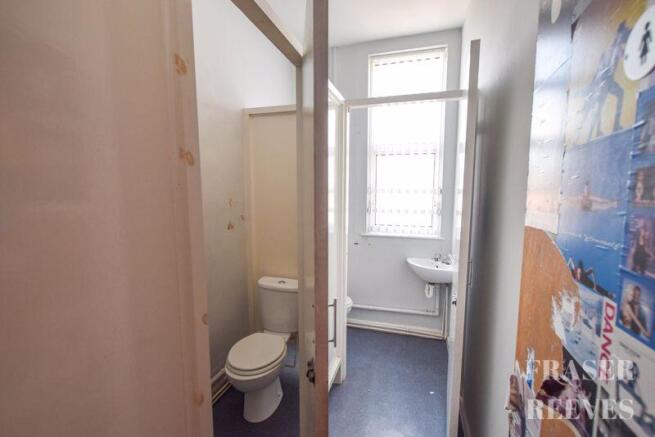 FIRST FLOOR BATHROOM