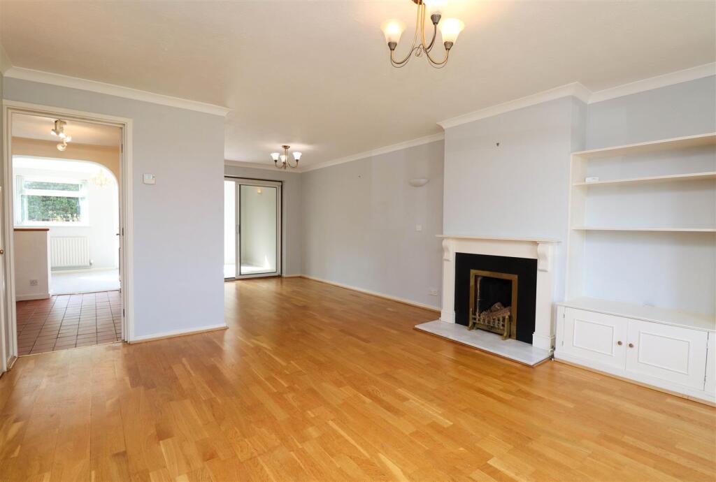 House in Hart, Odiham - View 5